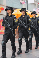 80后女子特警队英姿飒爽