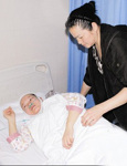 女教师冒死护准考证