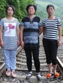 “最美农妇”拦火车