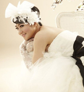 Selina晒婚照不遮伤疤