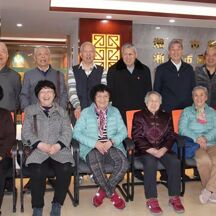 63年后相聚的白发同学会
